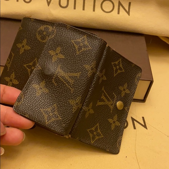 Louis Vuitton Vintage Trifold Wallet - Picture 3 of 9